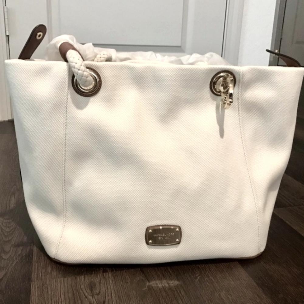 MICHEAL KORS PURSE / CANVAS BUCKET SHOULDER (BIEGE)